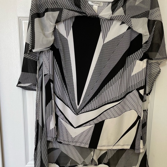 Dressbarn Black and White Asymmetrical Graphic Blouse - Picture 3 of 10
